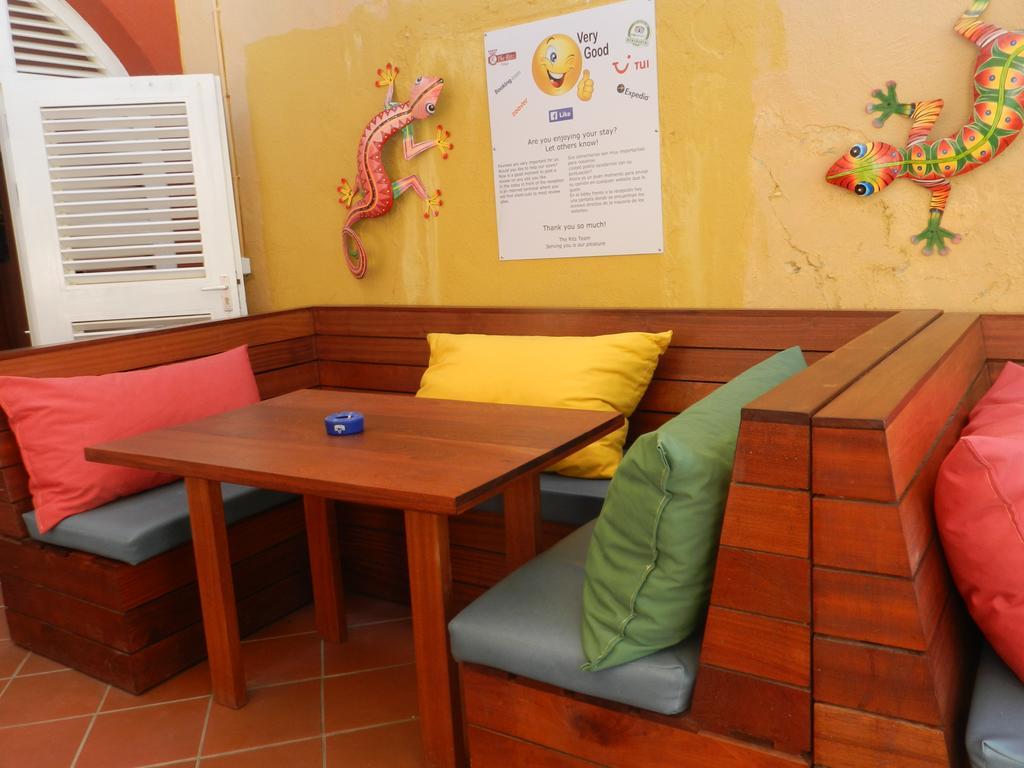 The Ritz Hostel Willemstad Exterior foto